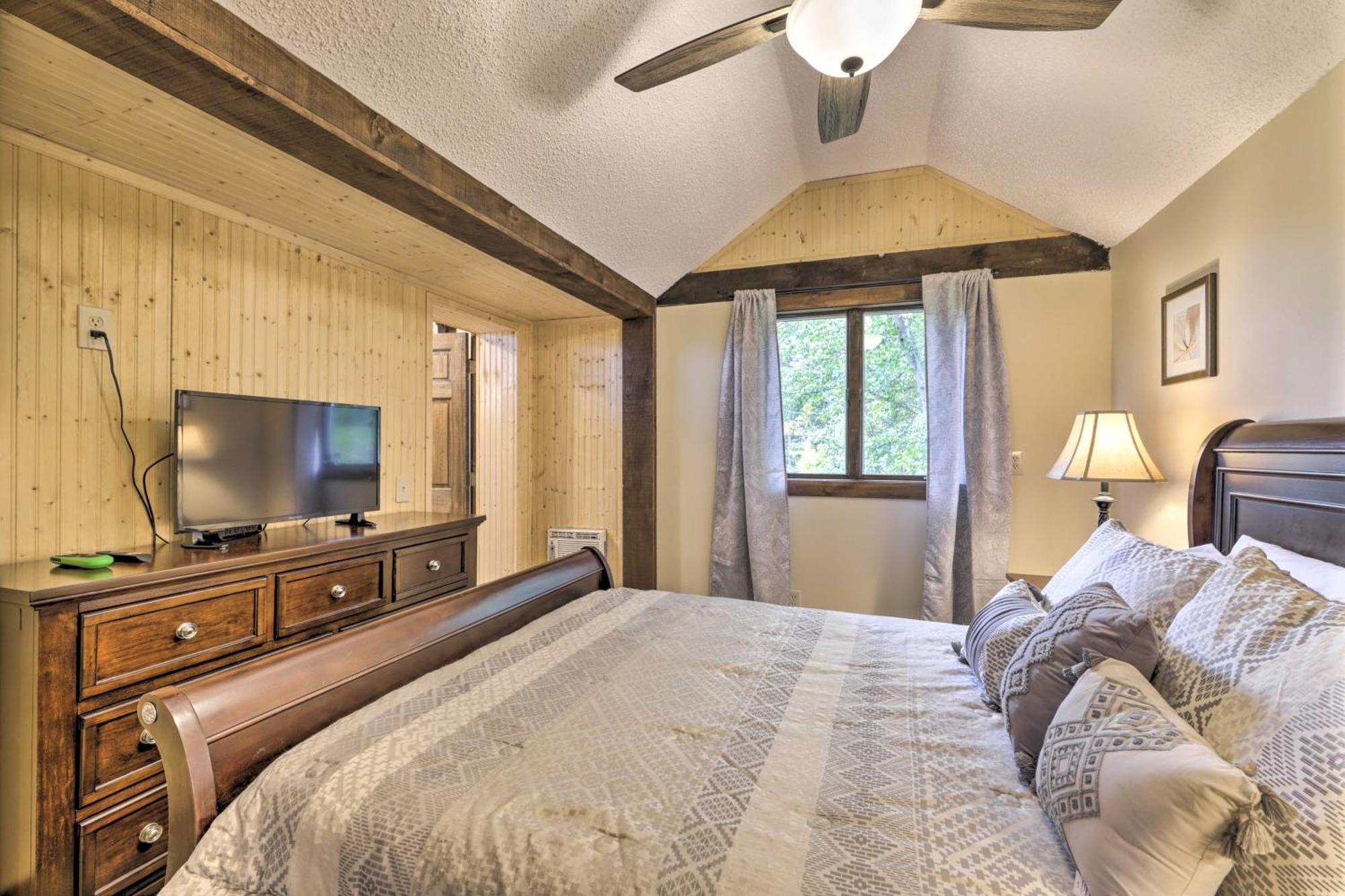 Private Guest House With Deck And Spectacular Views! Uncasville Extérieur photo
